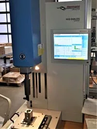 Ultraschallschweißmaschine am Arbeitsplatz